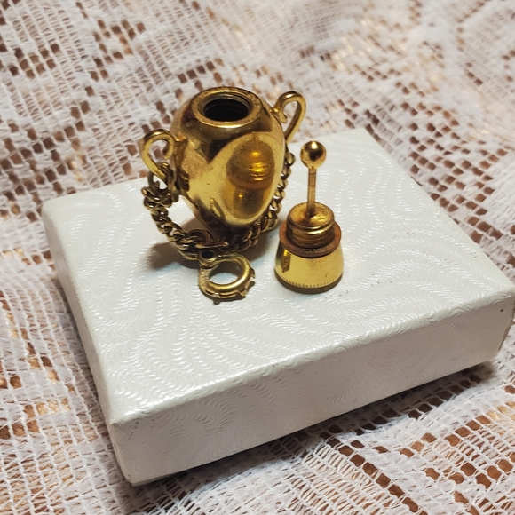 Vintage 1970s MONET Gold Plate Perfume Bottle Necklace Pendant Charm - Picture 7 of 9